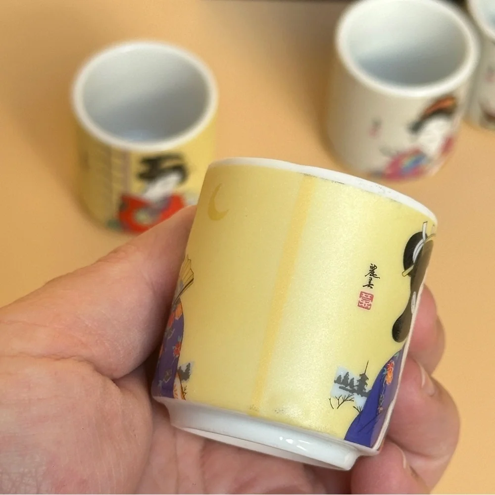Japanese Geisha Woman In Kimono Sake Tea Cup Set of 4 - Picture 7 of 10